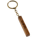 ميدالية خشبية مكعبة